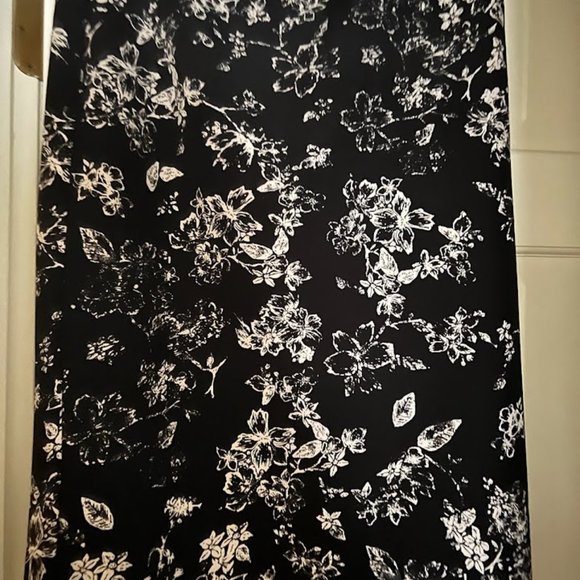 Floral skirt - Picture 1 of 2